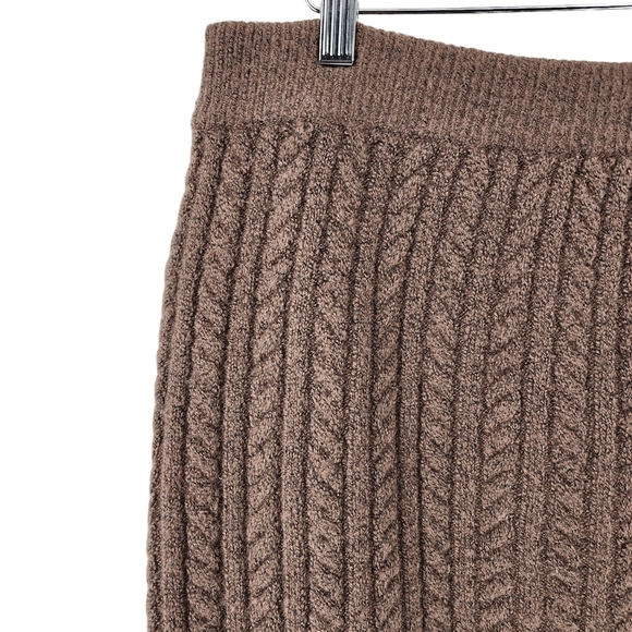 Express Women's Light Mocha Cable Knit Mini Sweater Skirt - XL - Picture 3 of 8